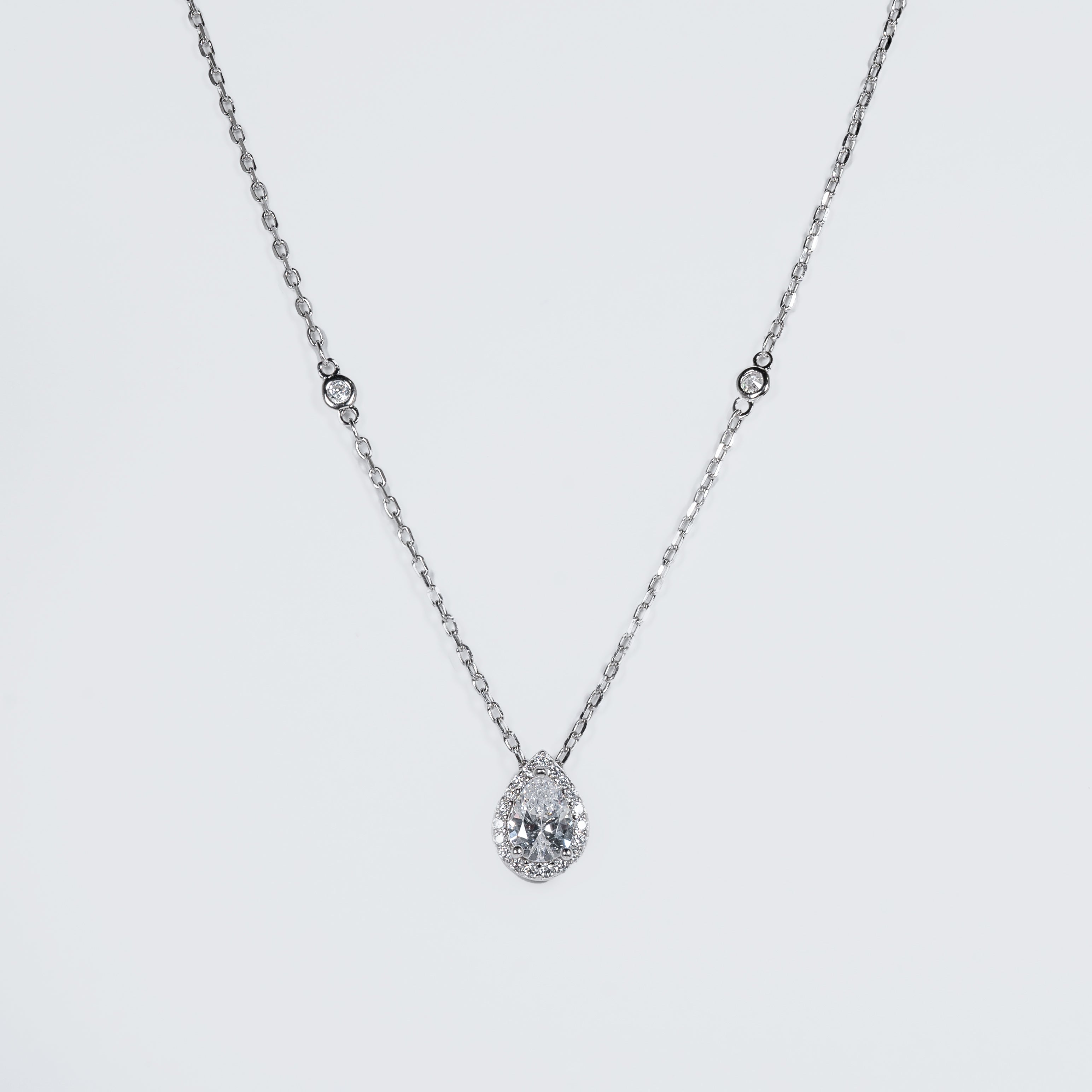 Beautiful Pear-cut Cubic Zirconia Pendant Necklace in Sterling Silver