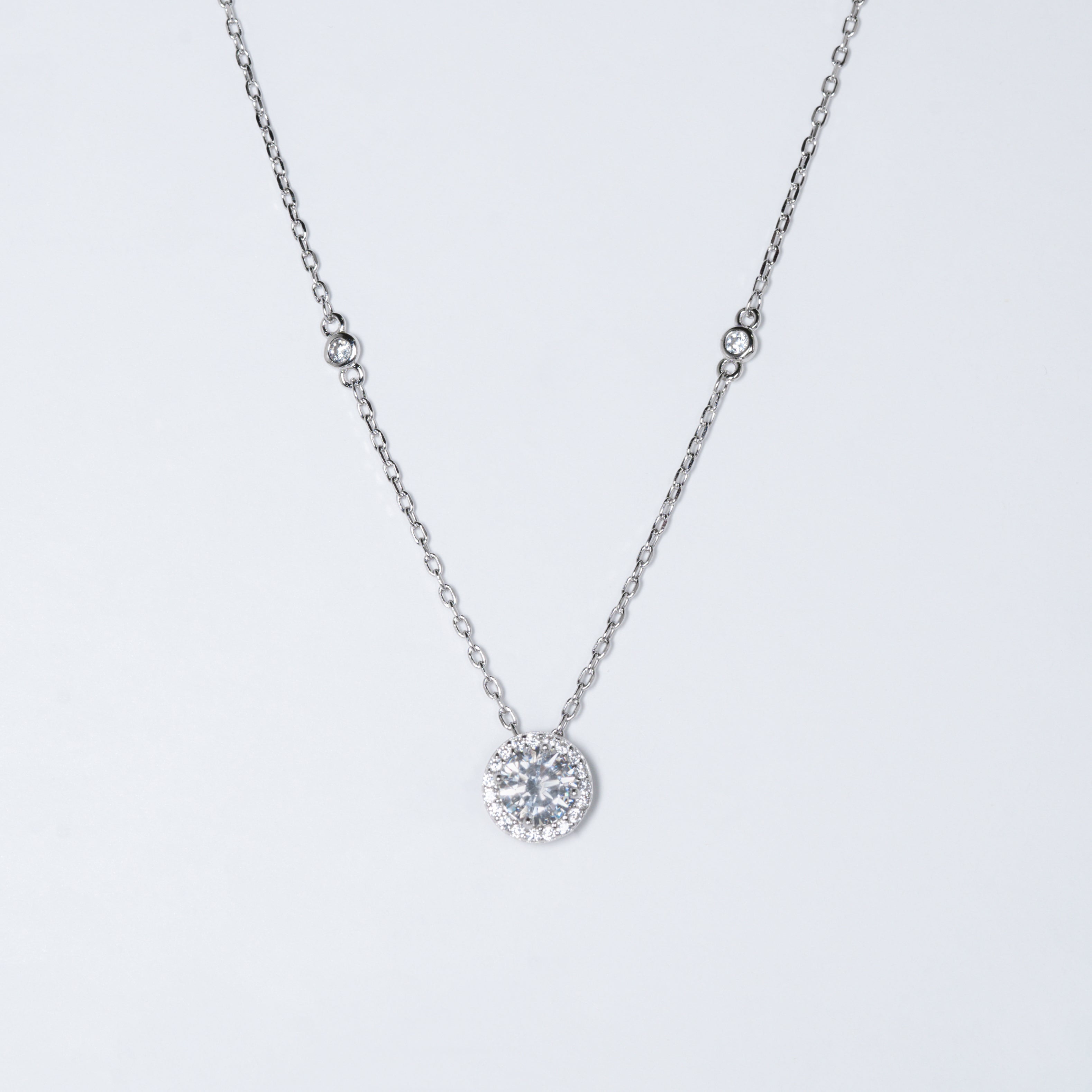 Sparkling Round Cut Pendant Necklace