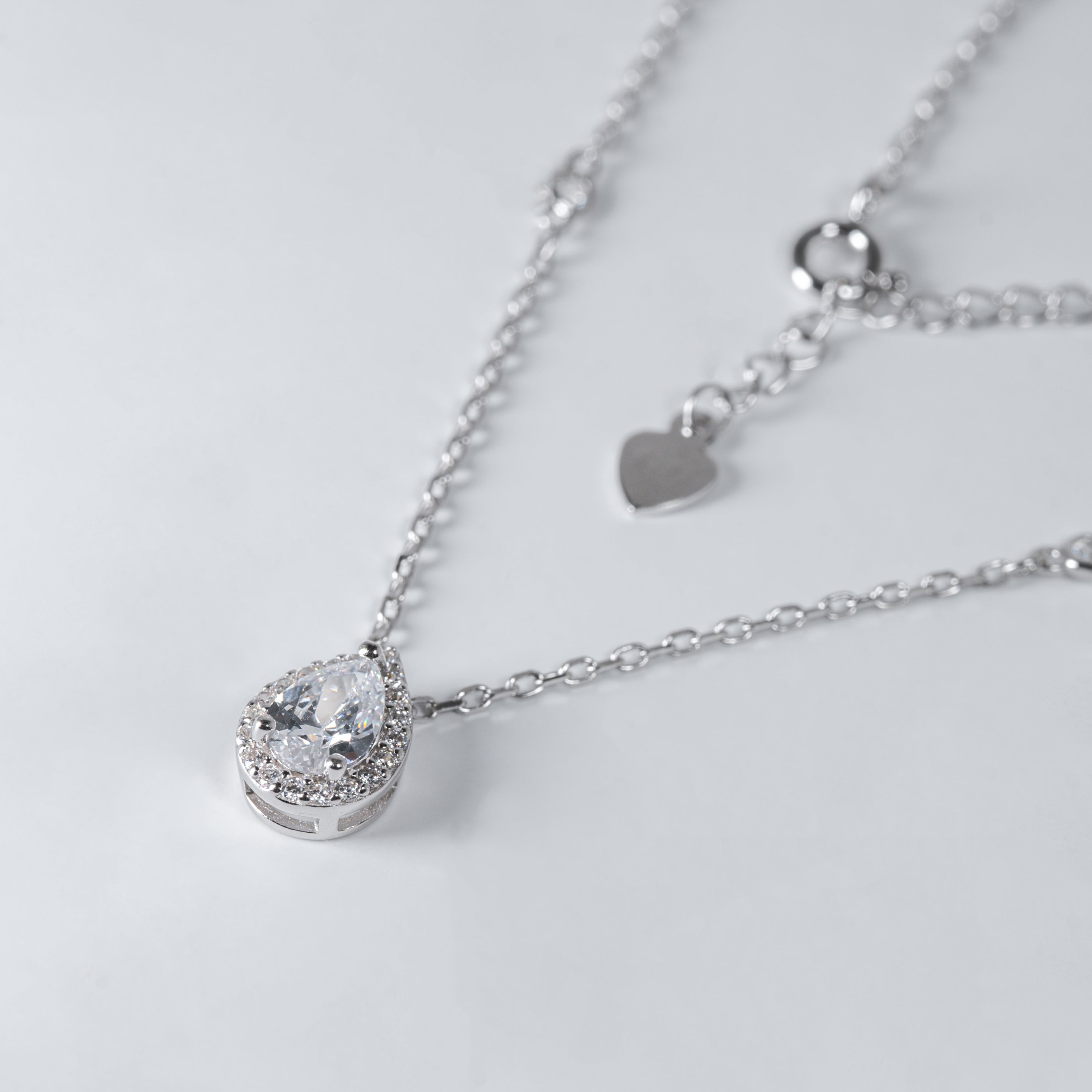 Beautiful Pear-cut Cubic Zirconia Pendant Necklace in Sterling Silver