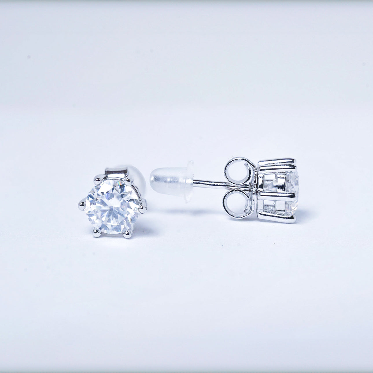 6-Round Claw Moissanite Stud Earrings