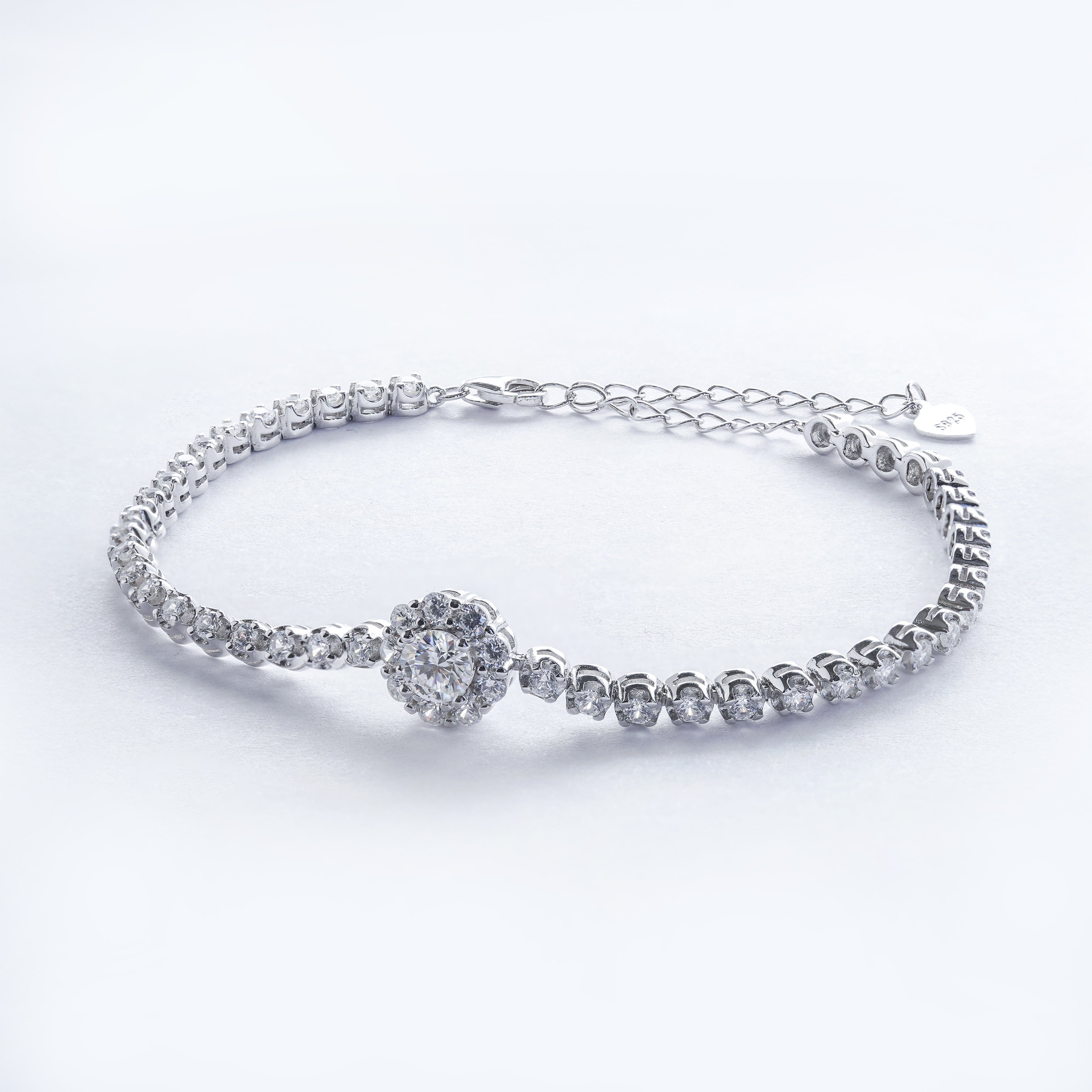 Sparkling Moissanite Tennis Bracelet - A Diamond-Style Eternity Bracelet