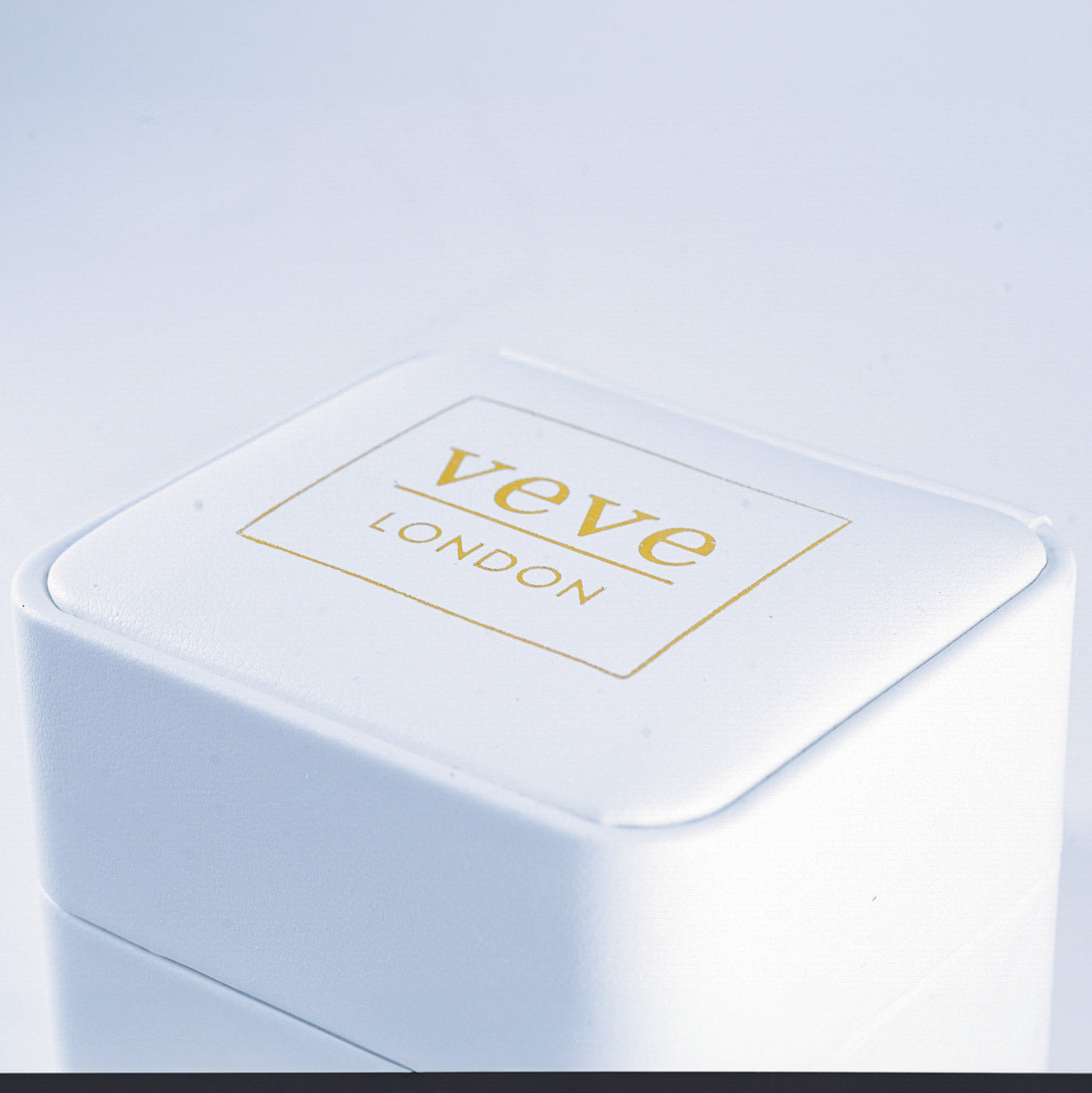 6-Round Claw Moissanite Stud Earrings