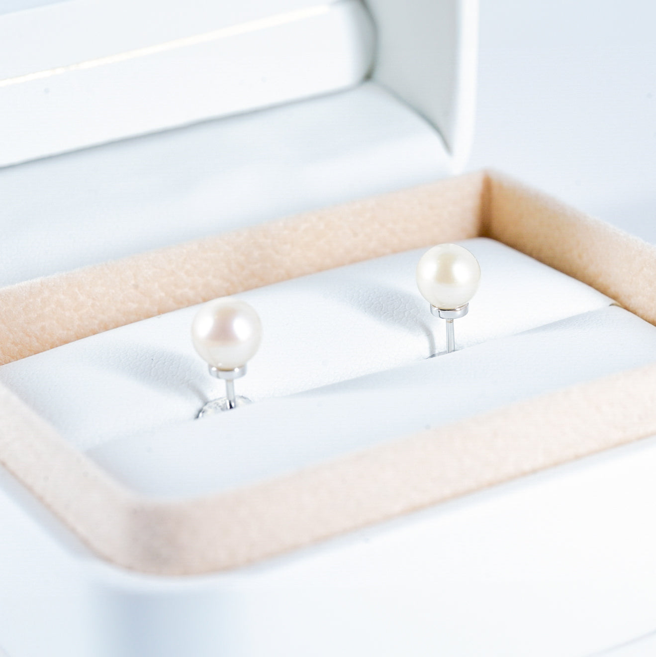 Pretty Pearl Stud Earrings
