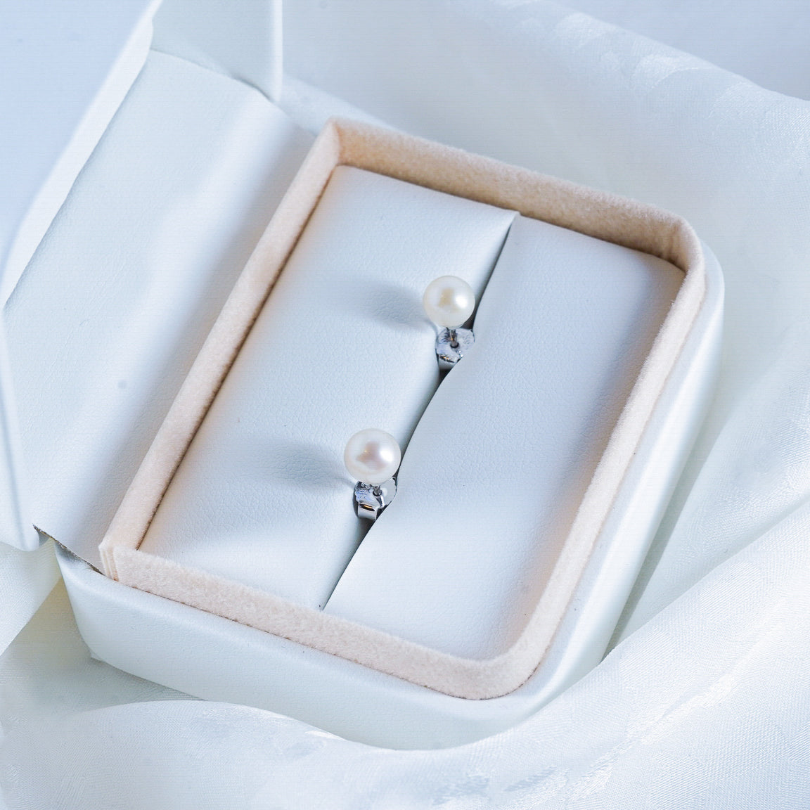 Pretty Pearl Stud Earrings