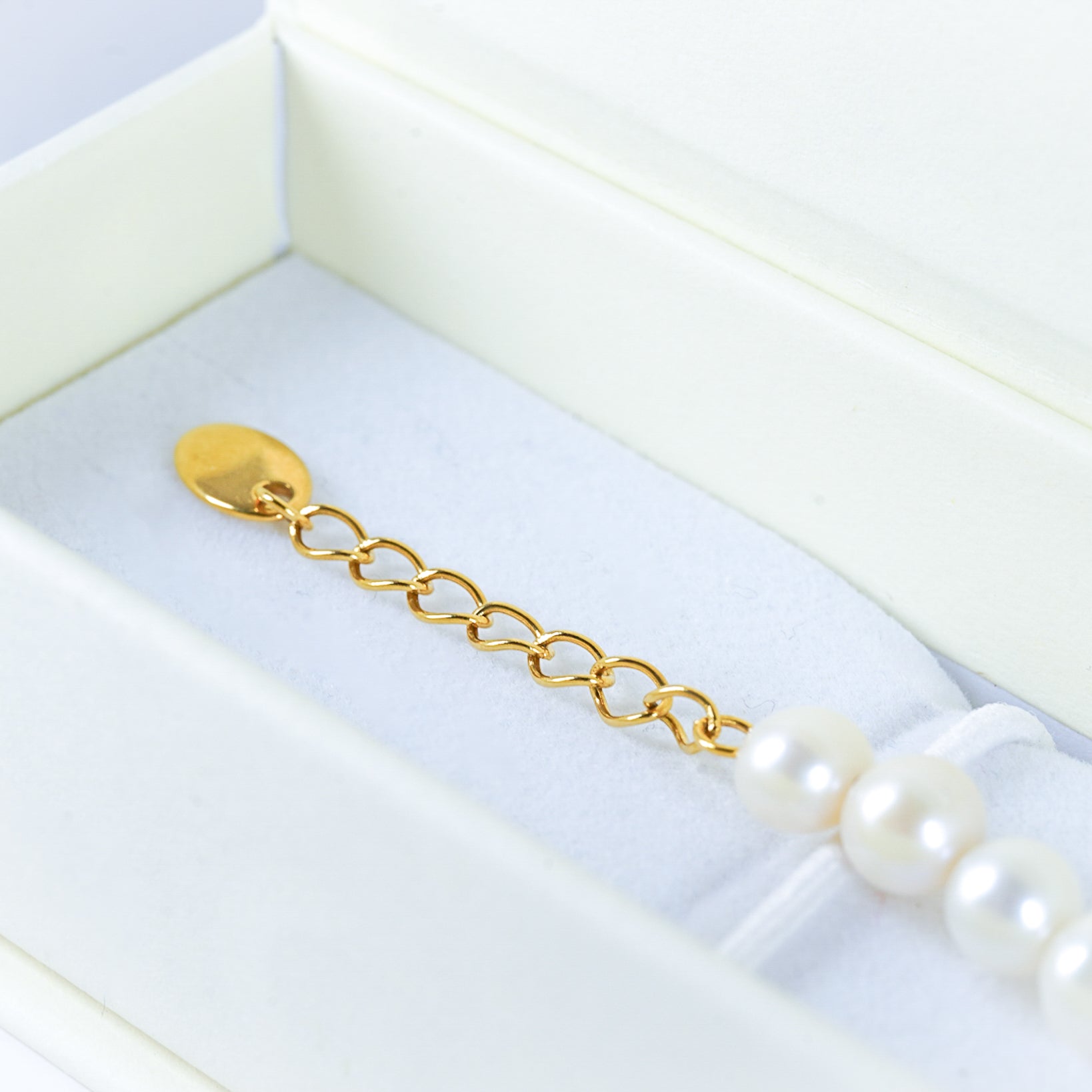 Beautiful Pearl Bracelet with 14k Gold-plated Extender Clasp