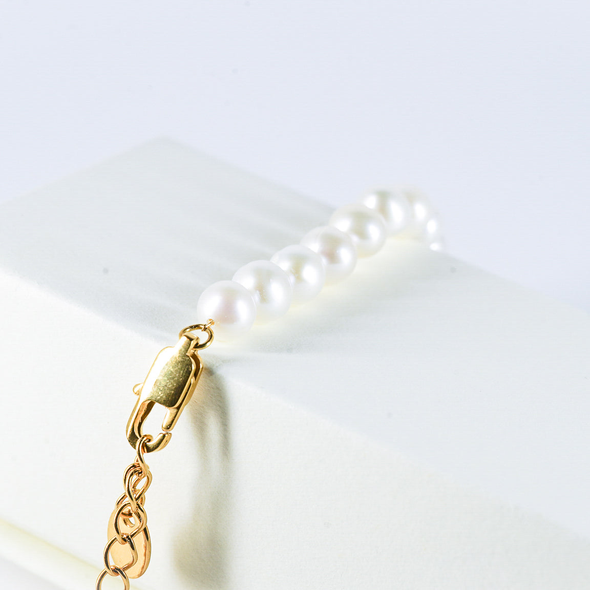 Beautiful Pearl Bracelet with 14k Gold-plated Extender Clasp